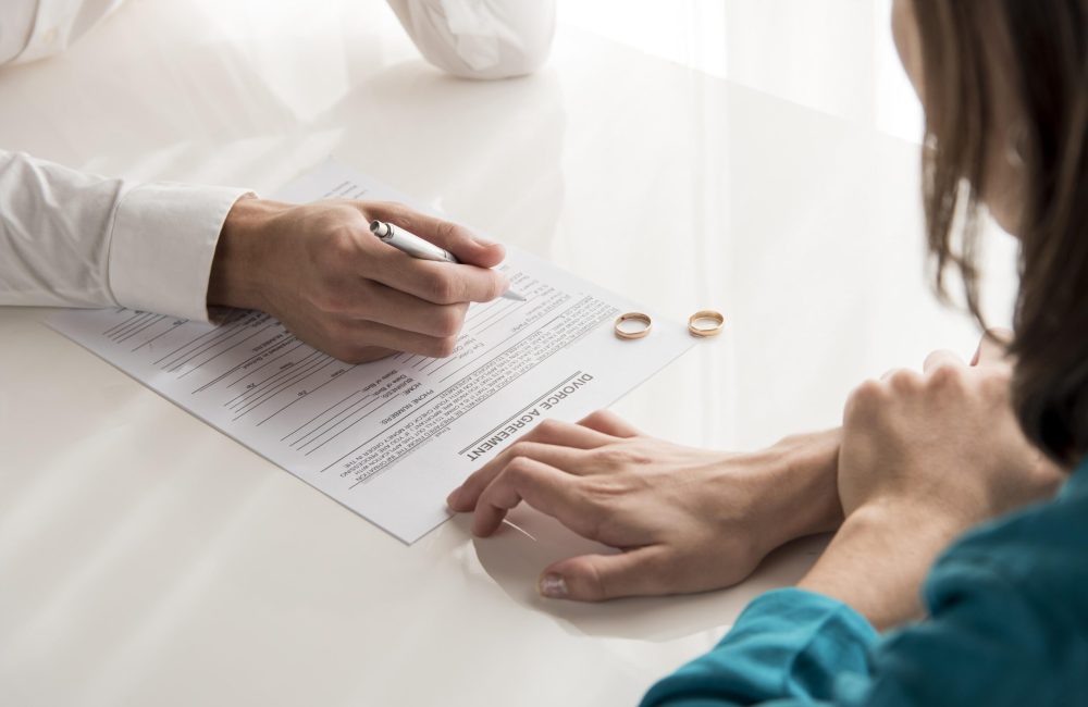 close-up-couple-divorcing